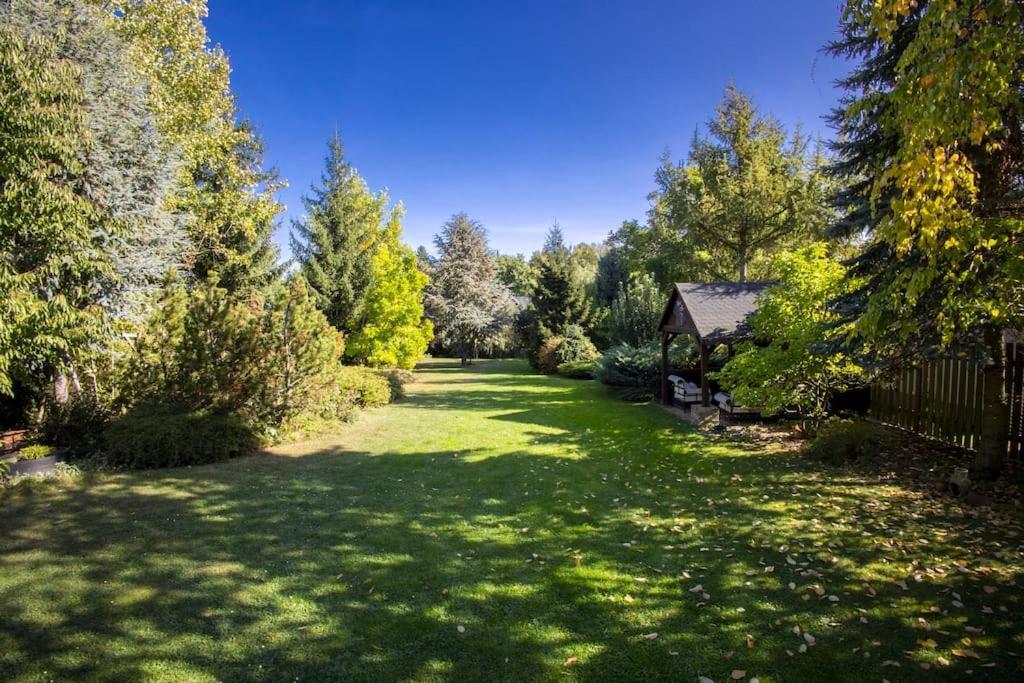 Villa 7 Bedroom Secluded Close To Prague