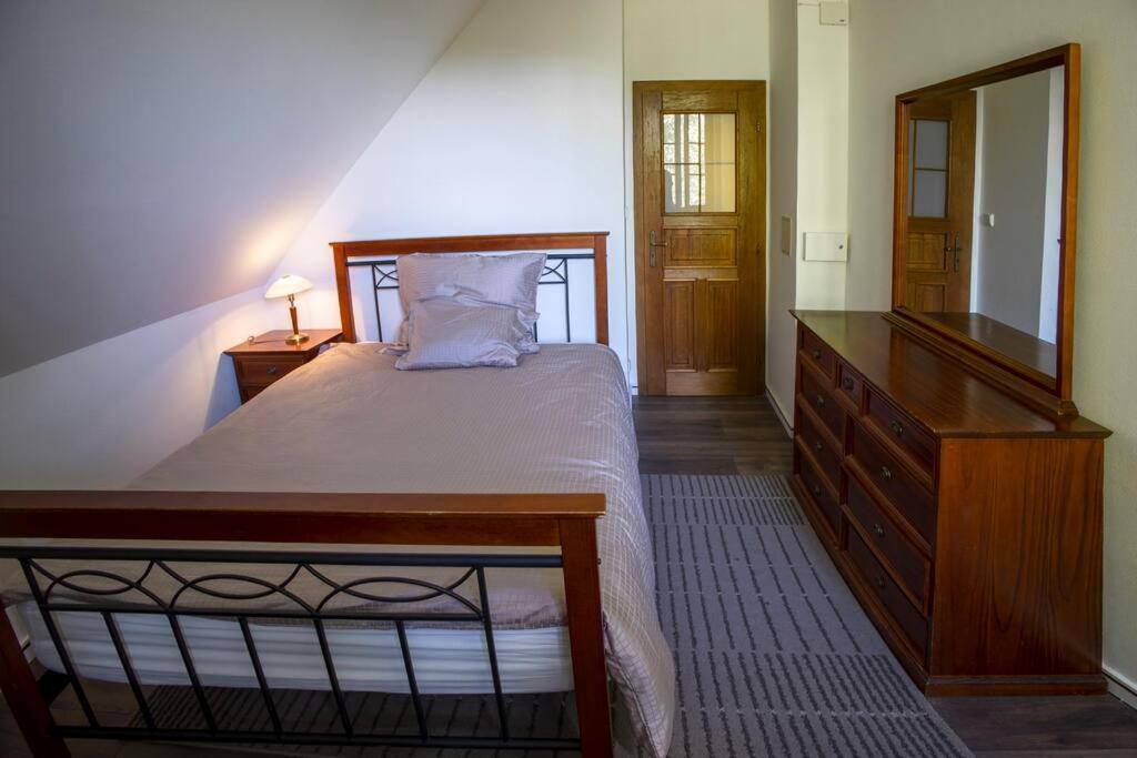 7 Bedroom Secluded Close To Prague Willa
