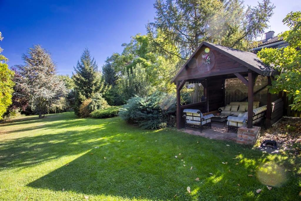 7 Bedroom Secluded Close To Prague *