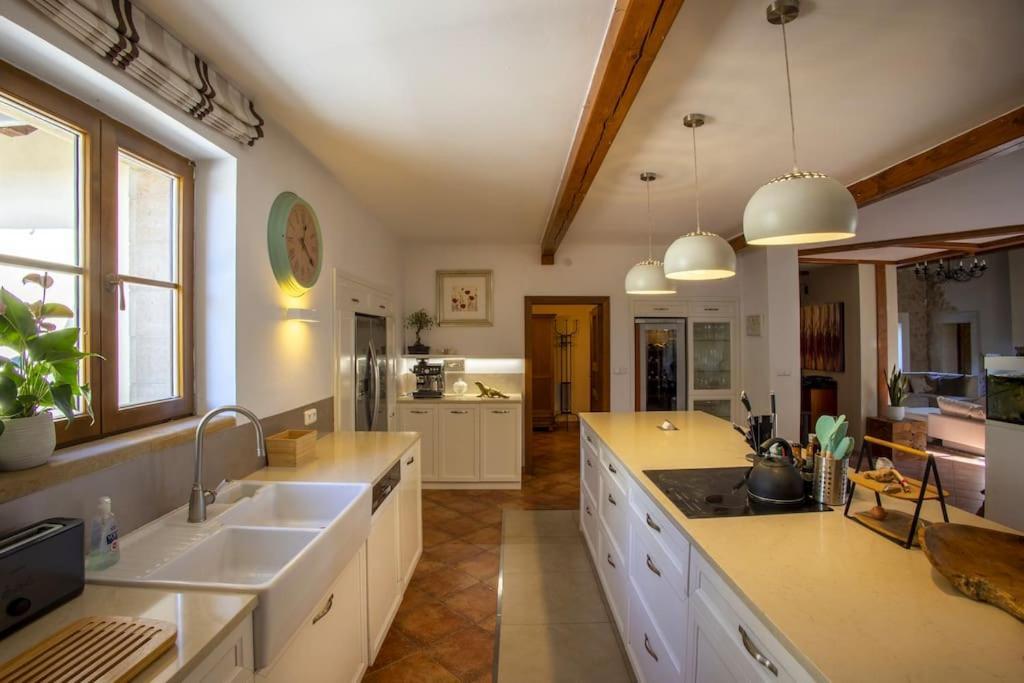 Willa 7 Bedroom Secluded Close To Prague Říčany