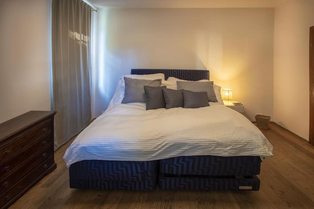 7 Bedroom Secluded Close To Prague Říčany