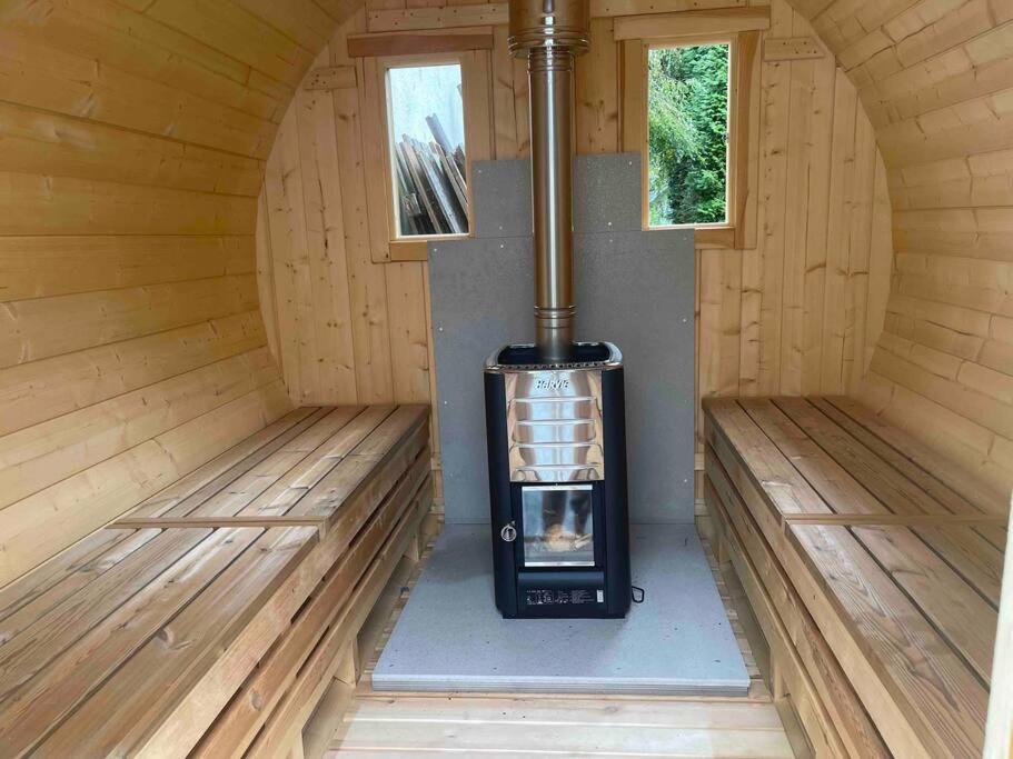 7 Bedroom Secluded Close To Prague *